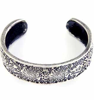 Wide Graffiti Bangle -MED Wide Graffiti Bangle -MED