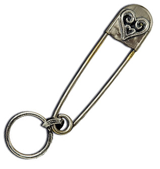 Safty Pin Heart